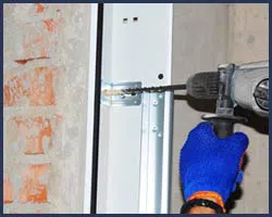 Neighborhood Garage Door Puyallup, WA 253-236-7590 - side-door-repair-t-22-gr-23m